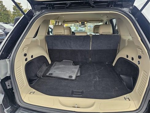 Used 2017 Jeep Grand Cherokee Laredo w/ Quick Order Package 2BE image 12