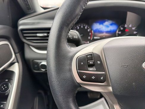 Used 2021 Ford Explorer XLT image 12