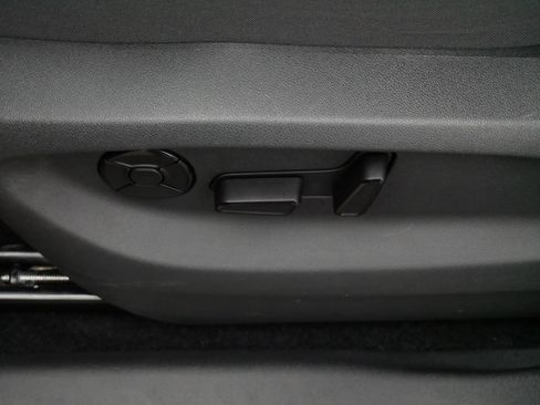 Certified 2025 Volkswagen Tiguan SE AWD/4WD image 20