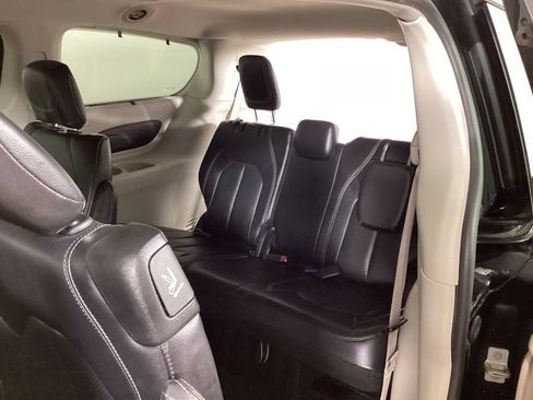 Used 2022 Chrysler Pacifica Touring-L FWD image 24