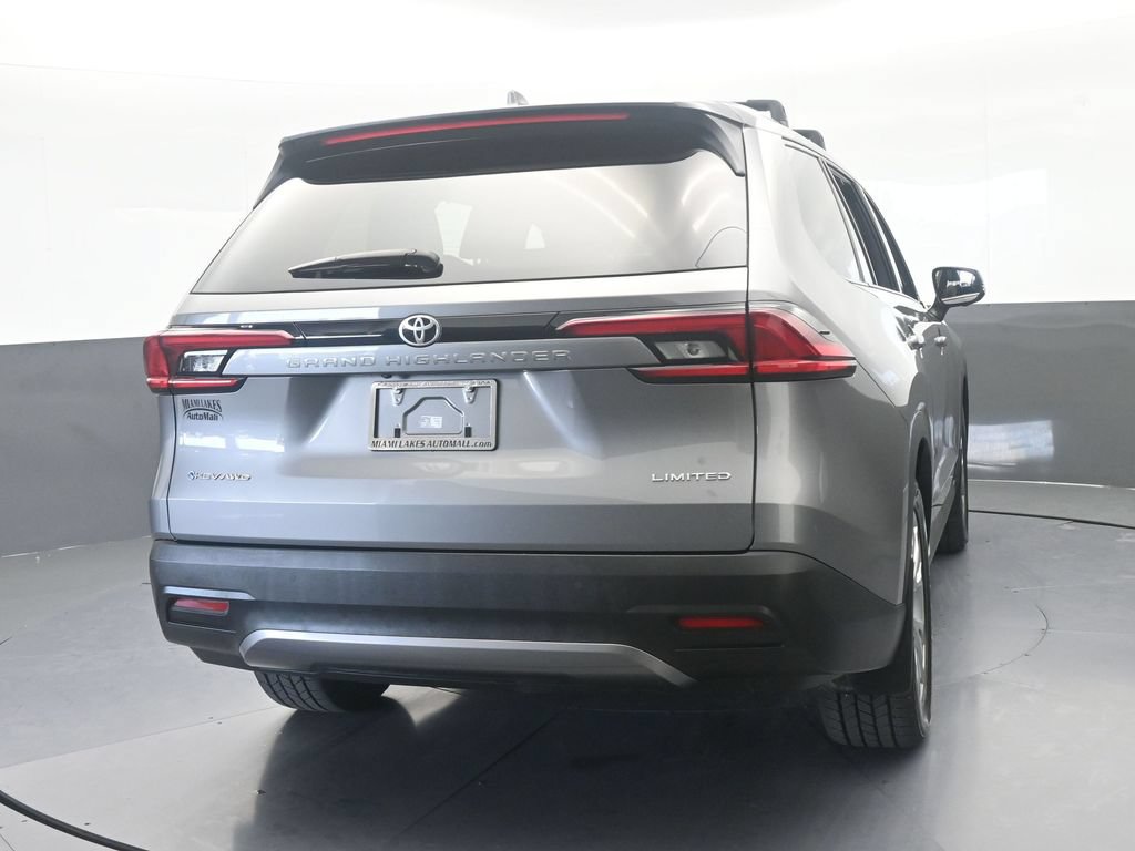 Used 2025 Toyota Grand Highlander AWD Hybrid image 5