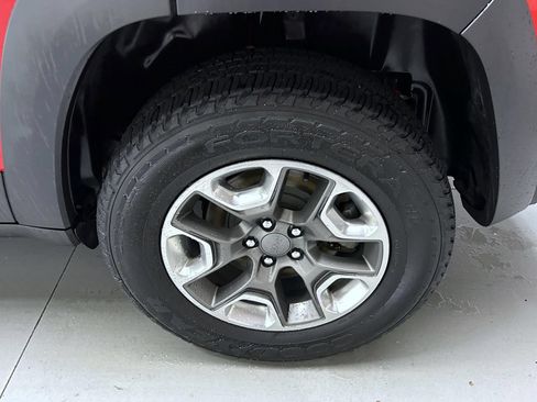 Used 2019 Jeep Cherokee Trailhawk w/ Cold Weather Group AWD/4WD image 22