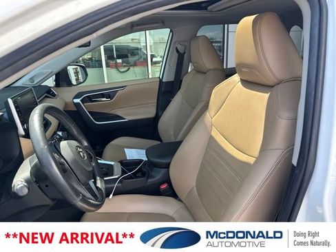 Used 2019 Toyota RAV4 XLE Premium w/ Advanced Technology Package AWD/4WD image 7