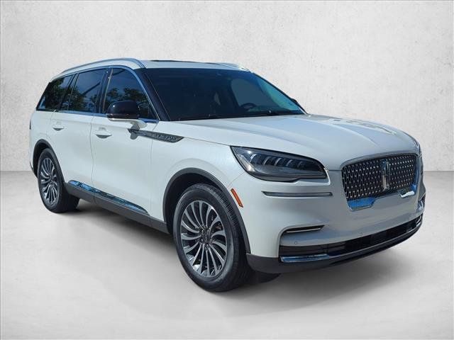 Used 2024 Lincoln Aviator 2WD w/ Premium Package image 3