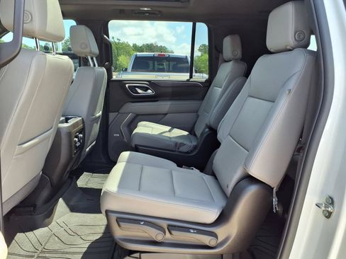 Used 2024 Chevrolet Suburban Z71 w/ Luxury Package AWD/4WD image 16