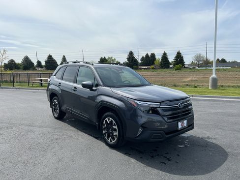 Used 2026 Subaru Forester Premium AWD/4WD image 6