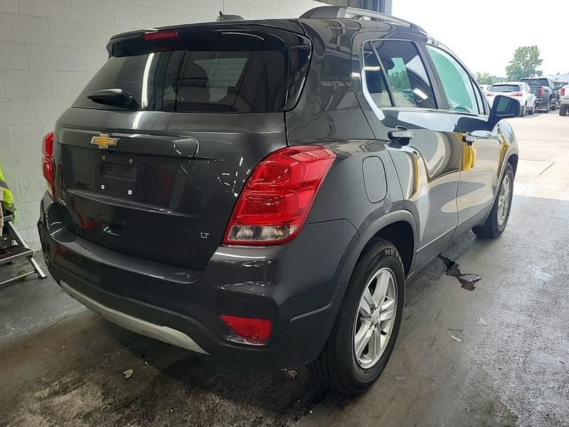 Used 2018 Chevrolet Trax LT w/ LT Convenience Package FWD image 4