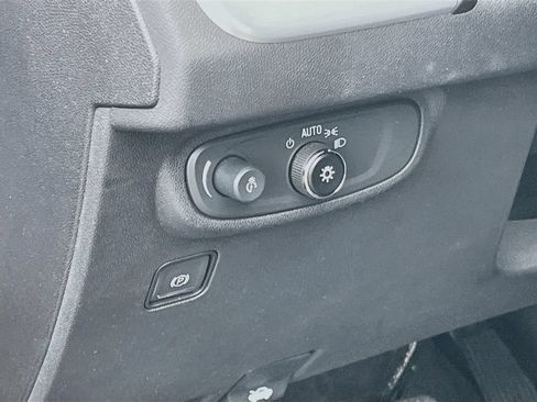 Used 2024 GMC Terrain SLE w/ Driver Convenience Package FWD image 10