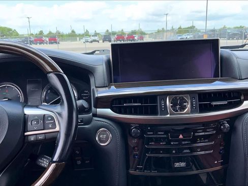 Used 2016 Lexus LX 570 4WD w/ Luxury Package image 7
