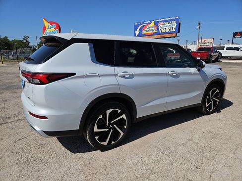 Used 2024 Mitsubishi Outlander SE FWD image 11