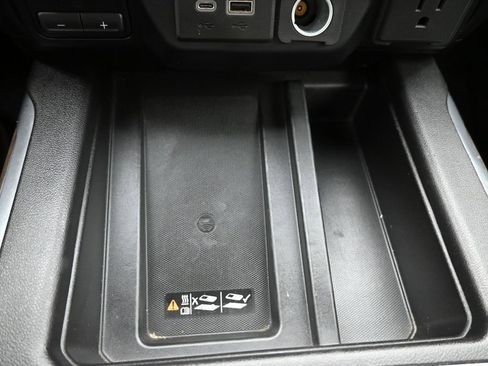 Used 2020 Chevrolet Silverado 1500 High Country AWD/4WD image 19