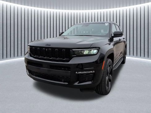 Used 2023 Jeep Grand Cherokee L Limited w/ Luxury Tech Group II image 16