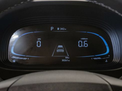 Used 2025 Hyundai Venue SEL FWD image 16
