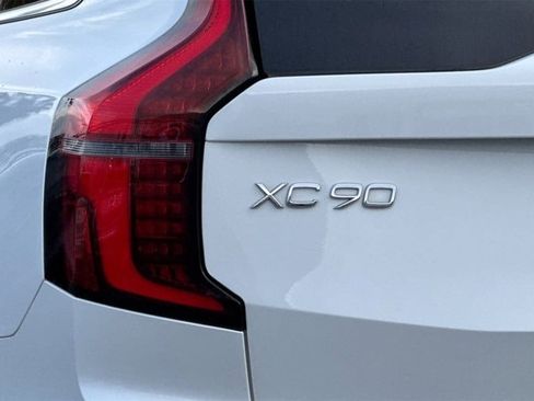 Certified 2025 Volvo XC90 B6 Plus image 30