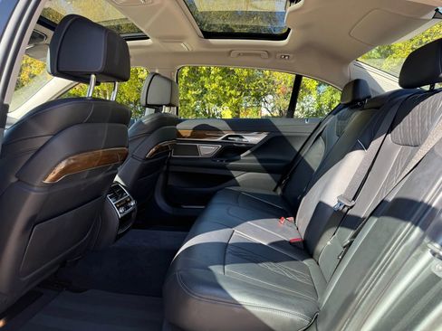 Used 2018 BMW 750i xDrive image 10