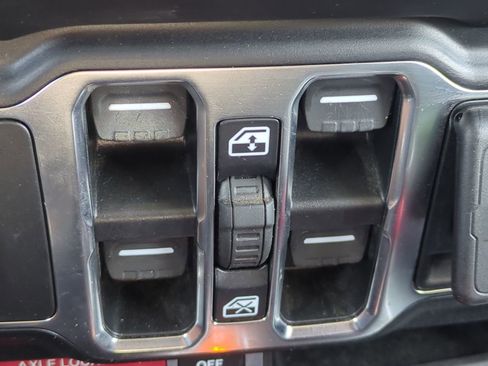 Certified 2021 Jeep Gladiator Mojave image 23