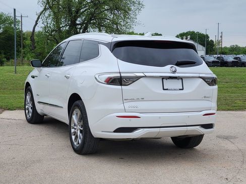 Used 2022 Buick Enclave Avenir w/ Avenir Technology Package FWD image 5