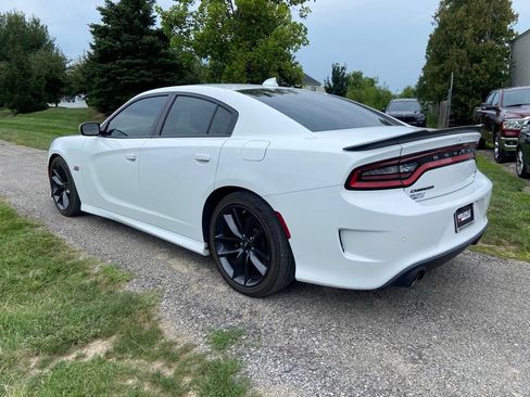 Used 2019 Dodge Charger Scat Pack RWD image 3