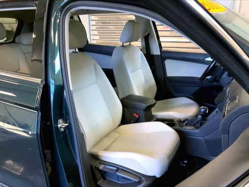 Used 2019 Volkswagen Tiguan SE w/ Panoramic Sunroof Package image 7