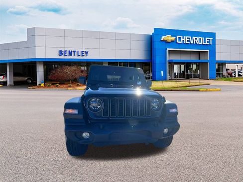 Used 2025 Jeep Wrangler Sport S image 8