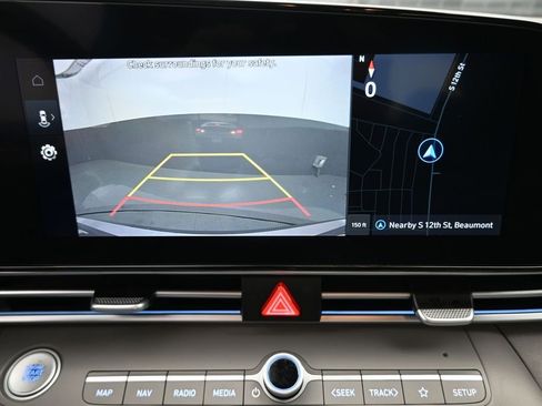 Used 2024 Hyundai Elantra SEL FWD image 3