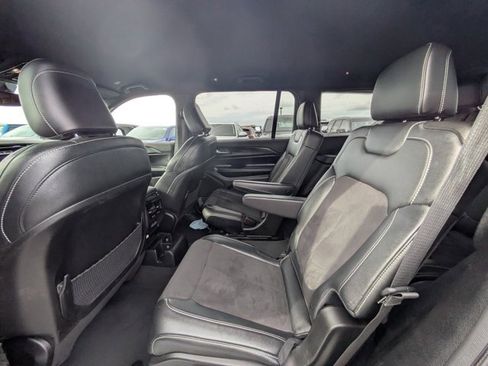 Used 2023 Jeep Grand Cherokee L Laredo image 11