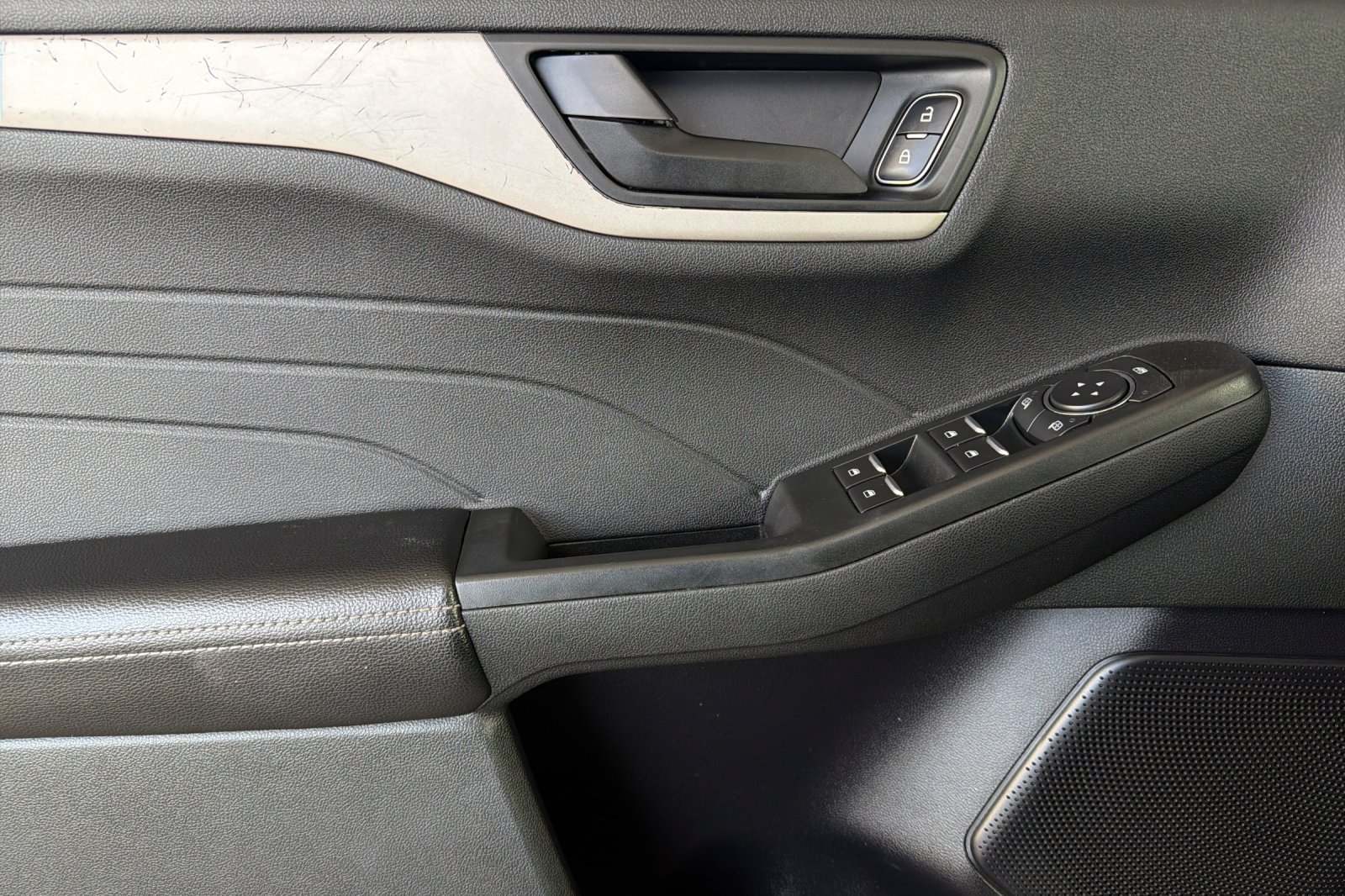 Used 2022 Ford Escape SE FWD image 11