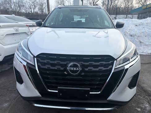 Used 2024 Nissan Kicks SV image 2