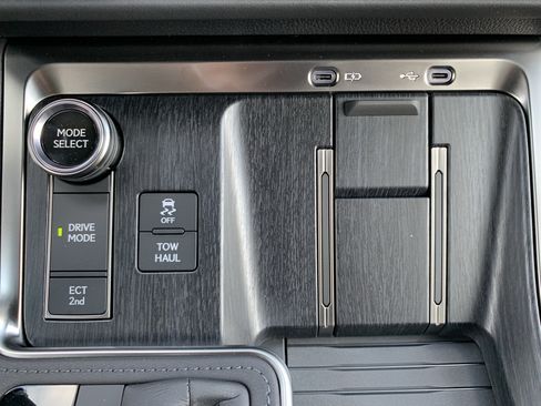 Used 2026 Lexus GX 550 w/ Cold Area Package AWD/4WD image 28