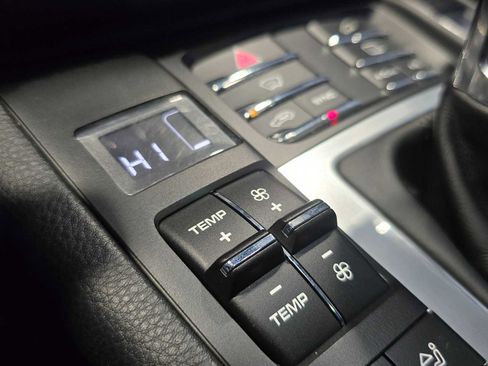 Used 2018 Porsche Macan image 33