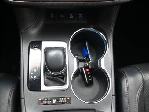 Used 2017 Toyota Highlander Limited image 18