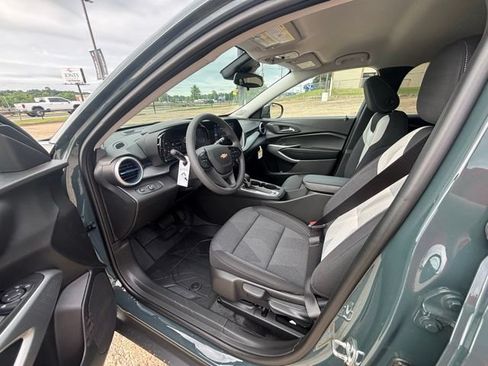 New 2026 Chevrolet Trax LS w/ LS Convenience Package FWD image 11