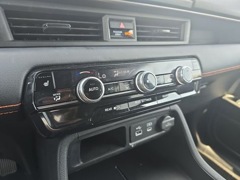 Used 2025 Honda Pilot TrailSport image 24