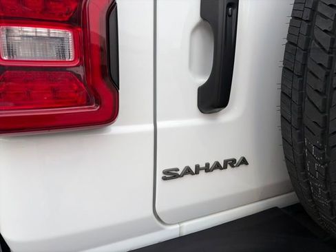 Used 2025 Jeep Wrangler Sahara image 53