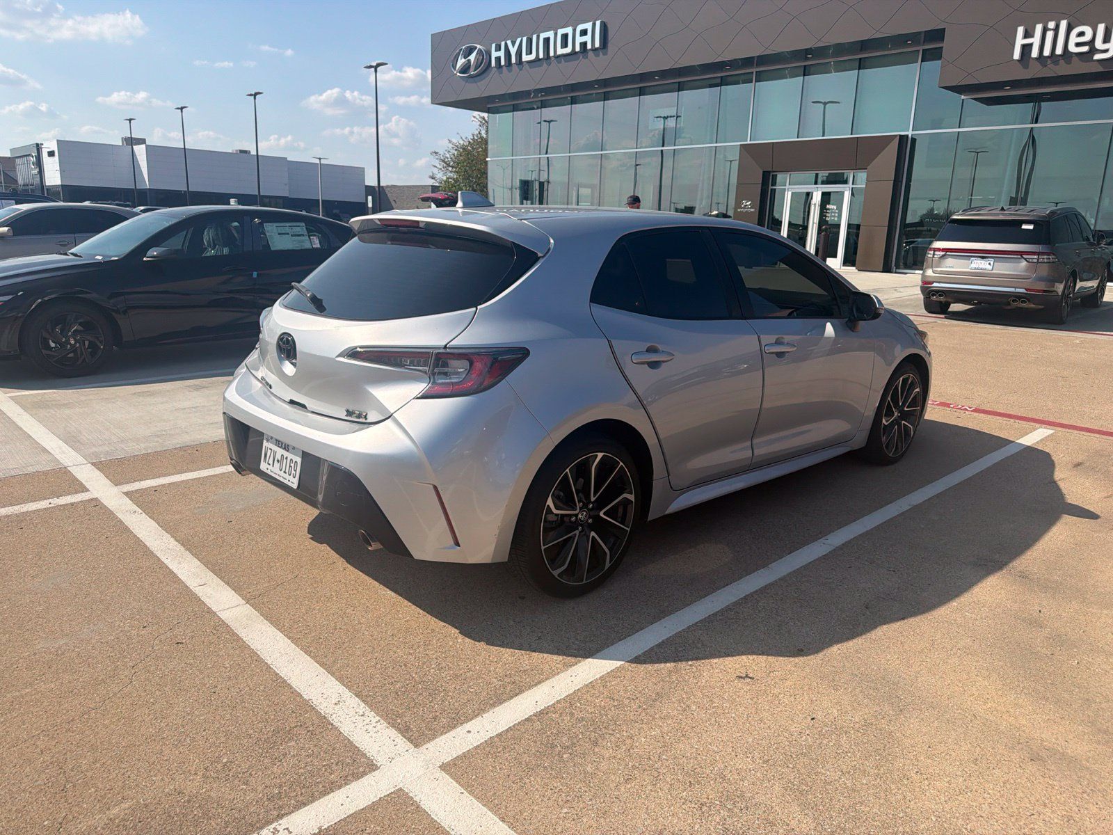 Used 2022 Toyota Corolla XSE FWD image 4