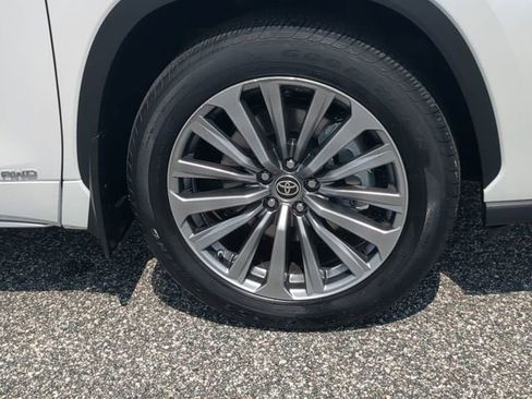 Certified 2025 Toyota Highlander Limited image 11