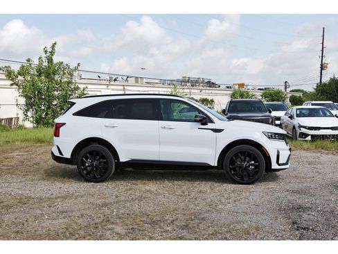 Certified 2023 Kia Sorento SX FWD image 2