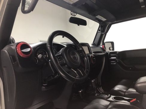 Used 2012 Jeep Wrangler Unlimited Sahara image 18