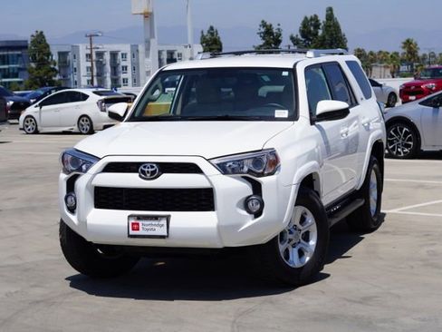 Used 2018 Toyota 4Runner SR5 RWD image 3