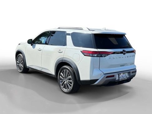 Used 2022 Nissan Pathfinder SL w/ SL Premium Package AWD/4WD image 3