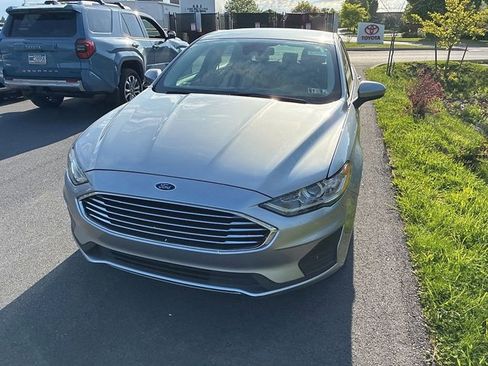 Used 2020 Ford Fusion SE FWD image 16