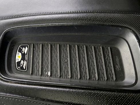 Used 2018 Cadillac Escalade ESV Platinum image 28