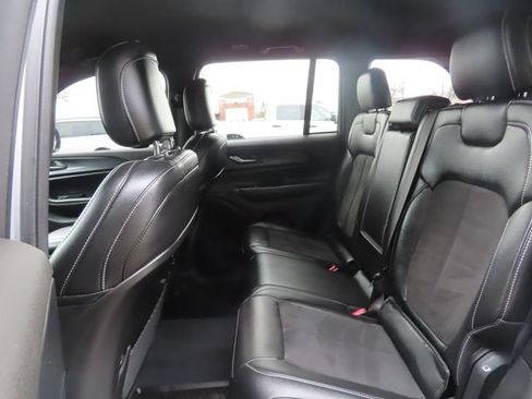 Used 2023 Jeep Grand Cherokee Altitude AWD/4WD image 21