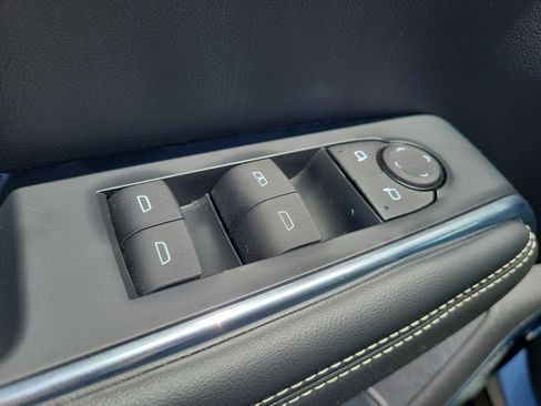 Used 2025 GMC Acadia Elevation FWD image 16