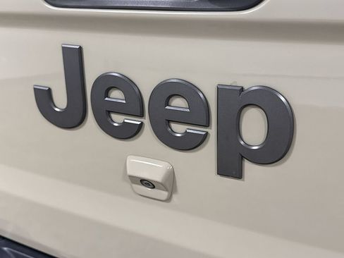 Used 2020 Jeep Gladiator Mojave w/ Dual Top Group AWD/4WD image 26