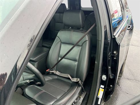 Used 2023 Chevrolet Traverse RS image 20