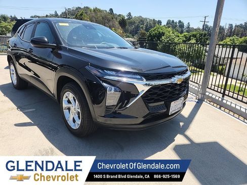 Used 2024 Chevrolet Trax LS w/ LS Convenience Package FWD image 7