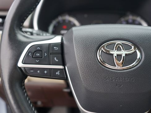 Used 2022 Toyota Highlander Limited image 13