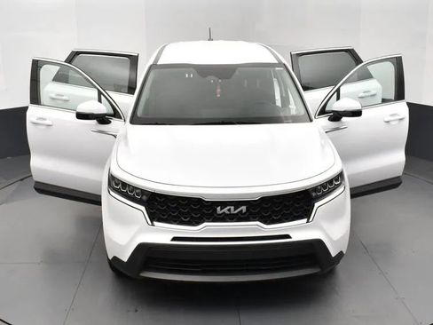 Used 2023 Kia Sorento LX image 10