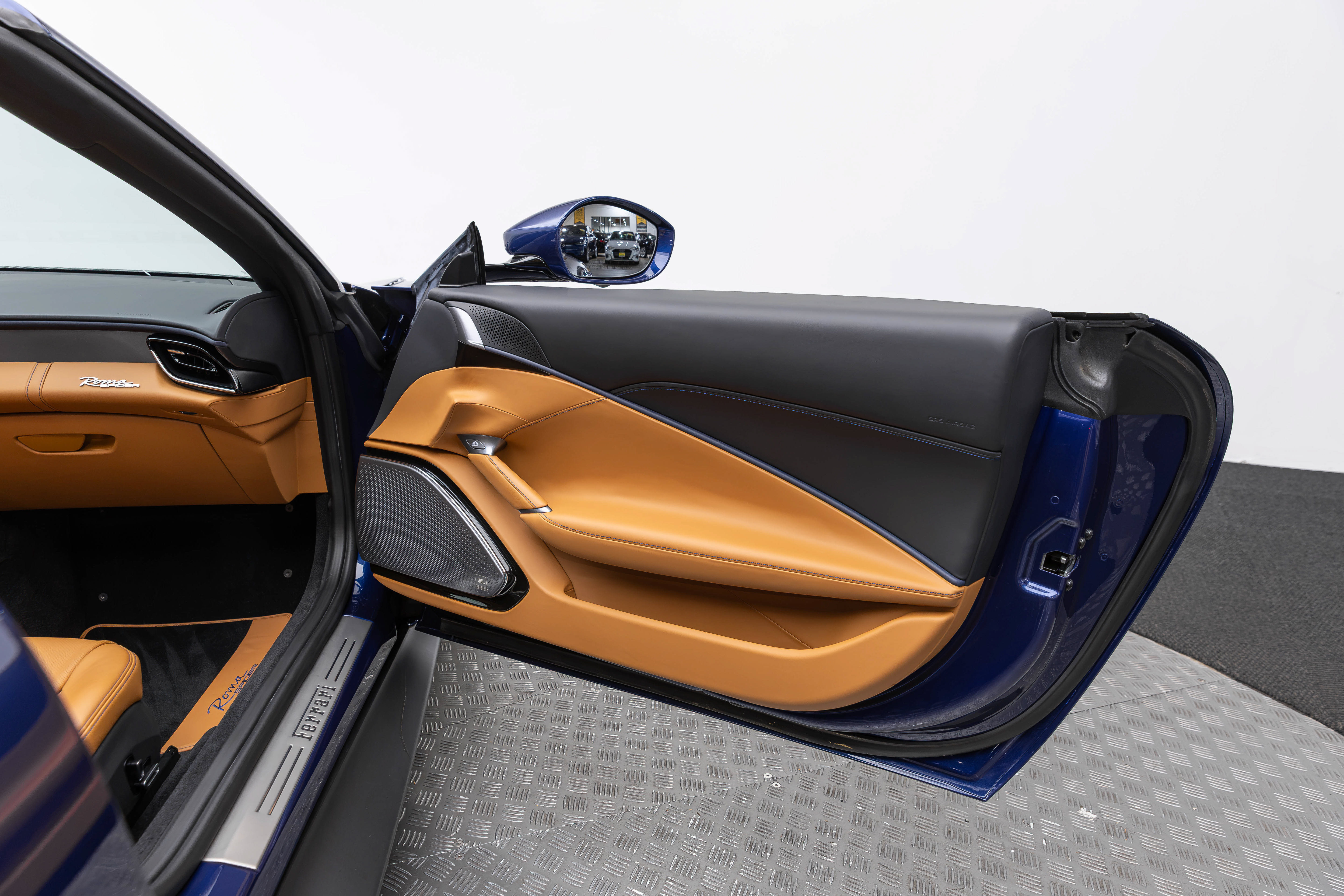 Used 2025 Ferrari Roma Spider RWD image 31